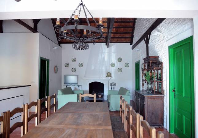 Espaciosas habitaciones en Villages Rural Andalucía. El entorno más romántico con nuestra oferta en Sevilla